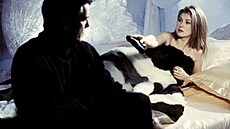 Pierce Brosnan a Rosamund Pike ve filmu Dnes neumírej (2002)