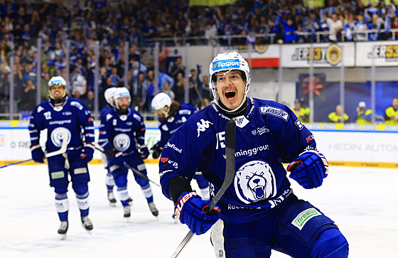 NEZAPOMENUTELNÝ VEČER. Arttu Ilomäki z Komety Brno se raduje po čtvrtém finále.