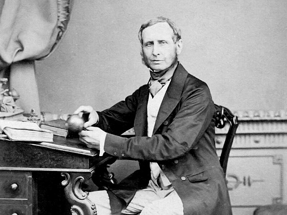 Robert FitzRoy byl známý svými hysterickými výbuchy. Ostatn� mezi námo�níky se...