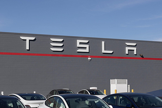 Pidávat si najeté kilometry, to moc úeln nevypadá. Pro Tesla Inc. ovem...