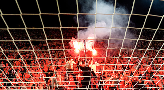Fanouci Slavie slaví zisk mistrovského titulu.