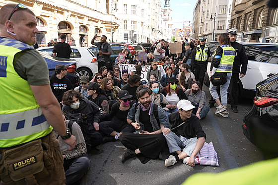 V Praze se koná happening Hnutí pro �ivot, odp�rci potrat� pochodují p�es...