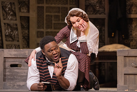 Olga Kulchynska (Zuzana) a Michael Sumuel (Figaro) v inscenaci Mozartovy...