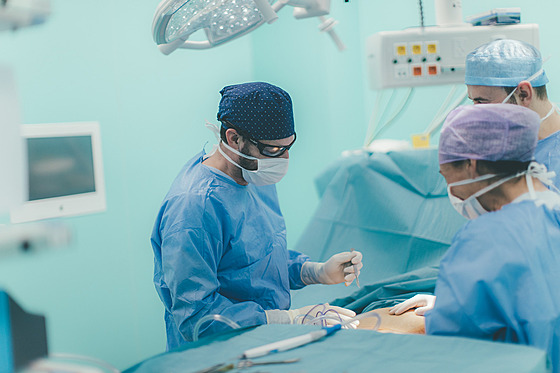 Plastika b�icha mu vrátí tvar a �lov�ku sebev�domí