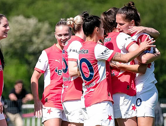 Fotbalistky Slavie porazily Spartu 3:0.