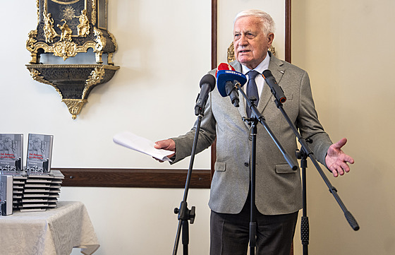 Václav Klaus na ktu své knihy Od Benee po Ukrajinu: 80 let od konce 2....