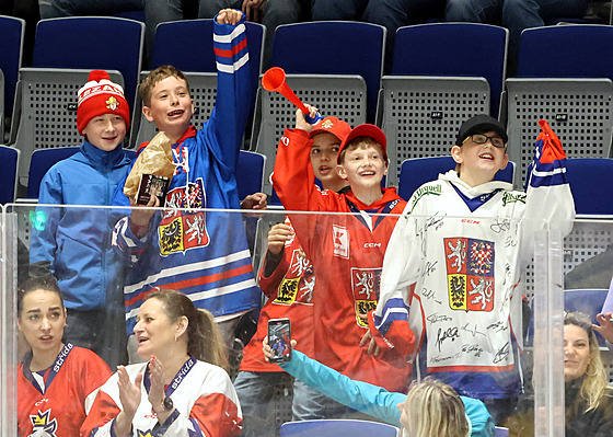 Malí fandové �eského hokeje v porubské arén�