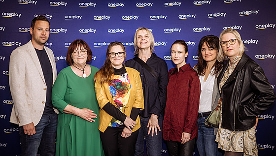 Dominik Mony a tv�r�í tým minisérie Monyová