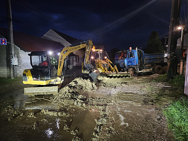 Bahno se valilo ulicemi. Lijáky na jihu Moravy zatopily domy a trhaly i asfalt
