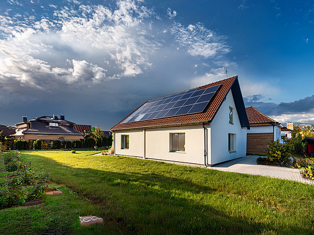 Tisíce majitelů solárů si nevyřídilo odpovědnost za odchylku, hrozí jim pokuty