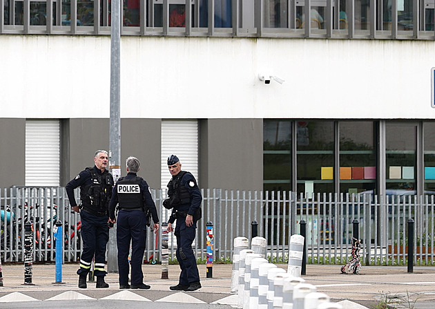 Student ve Francii zaútočil nožem, zabil spolužačku a další tři zranil