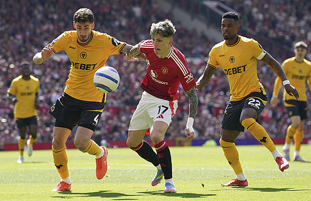 ONLINE: United hrají s Bournemouthem. Večer může Liverpool oslavit titul