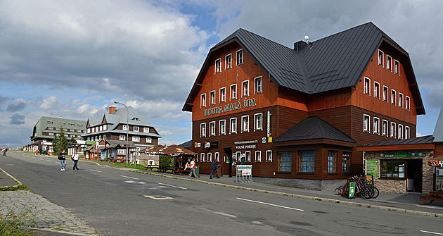 Malá Úpa: tady kon�í asfalt a za�íná pohoda.