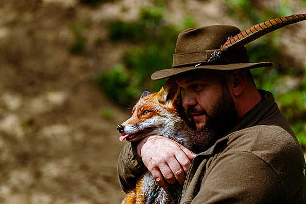 Myslivec Radomil Holík s likou Coco.