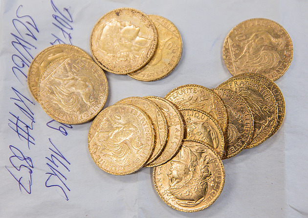 Rekordní nálezné. Kraj vyplatí turistům miliony za poklad od Zvičiny