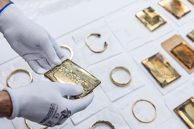 Poklad nalezený na Trutnovsku je zlatý, potvrdil úřad. Má hodnotu přes 11 milionů