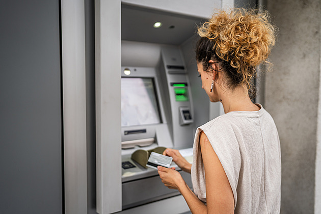 Superdávka a obávaný majetkový test: úředníky bude zajímat váš zůstatek na účtě