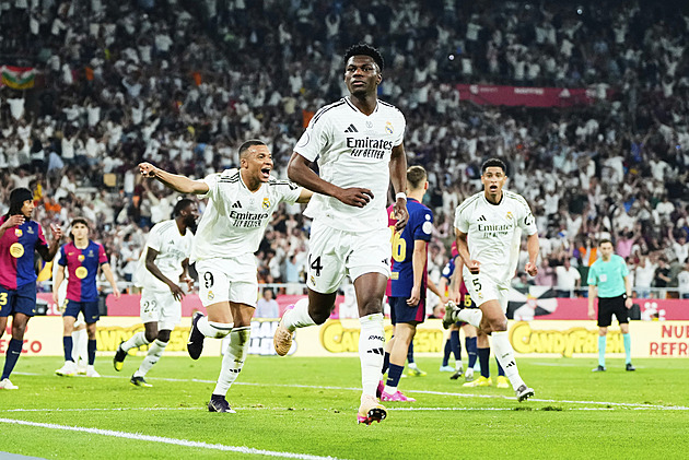 Real je podle Forbesu nejhodnotnějším fotbalovým klubem, trápící se United druzí