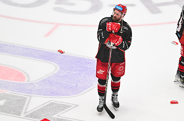 Dostal trest za doping, ale vrátil se na led. Chalupa získal odklad, řízení s ním běží dál