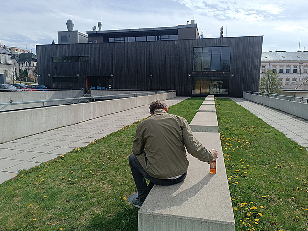 Nová vyhláka by zakázala pití alkoholu i v okolí Kulturního centra 101010 ve...