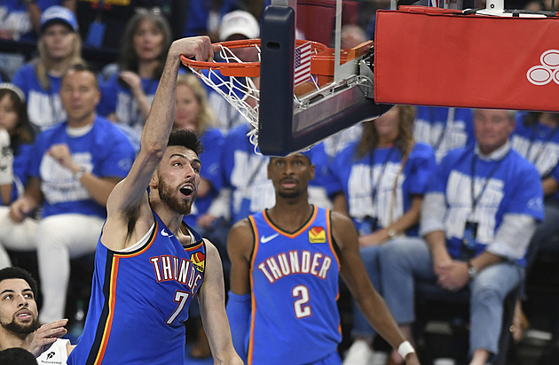 V půli na odpis, na konci krok od postupu. Oklahoma City předvedla historický obrat