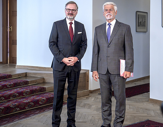 Prezident Pavel přijal na Hradě premiéra Fialu
