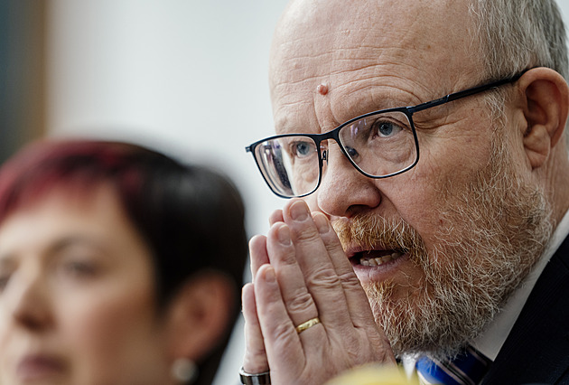 Plán ministra Válka padl. Linka na balení antibiotik v Česku nebude