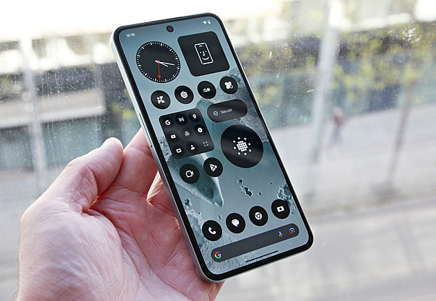 Svérázný design skrývá výborný poměr ceny a výkonu. Test CMF Phone 2 Pro