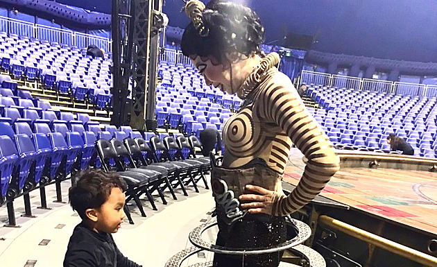 Rodina z šapitó. Syn vystřídal deset školek, vypráví členka Cirque du Soleil