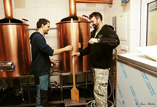 Pes dvacet pivovar se zapojí do historicky první Noci pivovar, která...