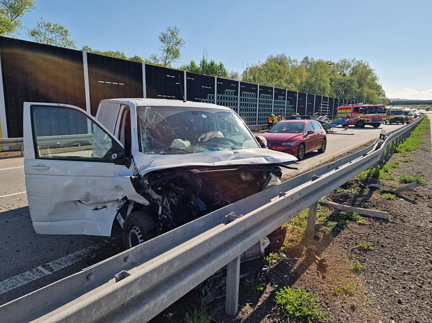 Nehoda zastavila provoz na dálnici D48.