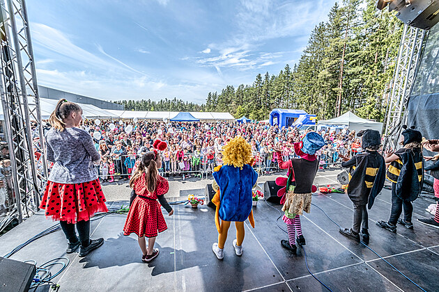 Den otev�en�ch dve�� v HAUSERU: Koncert kapely Slza a mnoho dal��ho