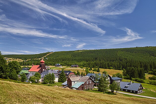 Mal� �pa: tady kon�� asfalt a za��n� pohoda