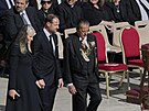 Norský korunní princ Haakon (uprost�ed) a korunní princezna Mette-Marit (vlevo)...