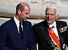 Britský princ William (vlevo) p�ichází na poh�eb pape�e Franti�ka na...