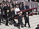 N�mecký prezident Frank Walter Steinmeier (druhý zprava) a n�mecký kanclé� Olaf...