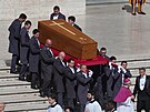Rakev s pape�em Franti�kem na Svatopetrském nám�stí na jeho poh�bu ve Vatikánu....