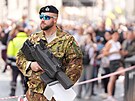 P�ísná bezpe�nostní opat�ení. Policie st�e�í Vatikán, zatímco v��ící vzdávají...