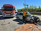 Pi nehod osobnho automobilu a kamionu na Praskm okruhu u Jesenice v nedli...