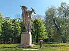 Socha sovtskho vojka v litomickch Jirskovch sadech. (duben 2025)