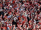 Fanouci Pardubic bhem sedmho finle hokejov extraligy proti Komet.