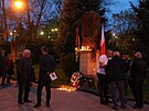Úastníci piety vyli od kina Dukla, odkud peli v zástupu k arménskému kameni...