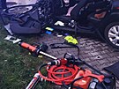 Hasii po nehod v Holohlavech vyprostili dva zrann z tho vozu. (22. dubna...