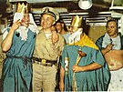 Oslava pekroení rovníku na palub USS Triton.