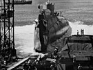 Sputní americké jaderné ponorky USS Triton na vodu