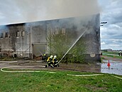 V Dolanech na Pardubicku zasahovali od soboty hasii u poáru zemdlského...