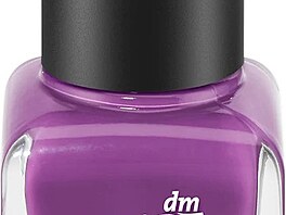 Lak na nehty Glossy Gel v trendy odstínu Plump Purple zaujme zejména svou...