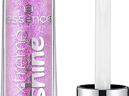 Lesk na rty Extreme Shine vám vykouzlí plné a avnaté rty. Cena 59,90 K