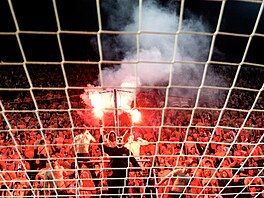 Fanouci Slavie slaví zisk mistrovského titulu.