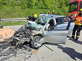 Pi nehod osobního automobilu a kamionu na Praském okruhu u Jesenice v nedli...